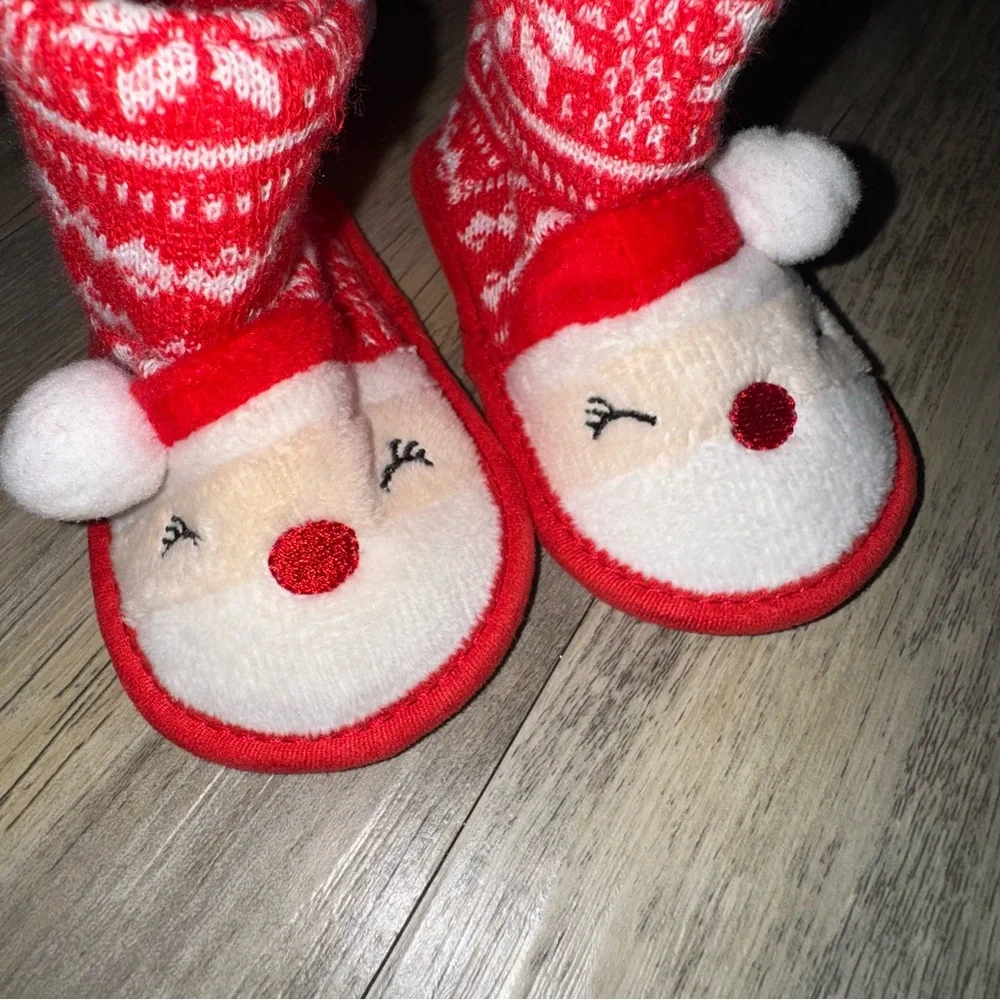 ☀️6/$20☀️ Chatties Red and White Festive Slippers